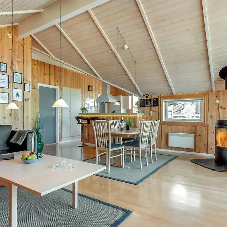 Thit - 1-2km To The Inlet By Interhome